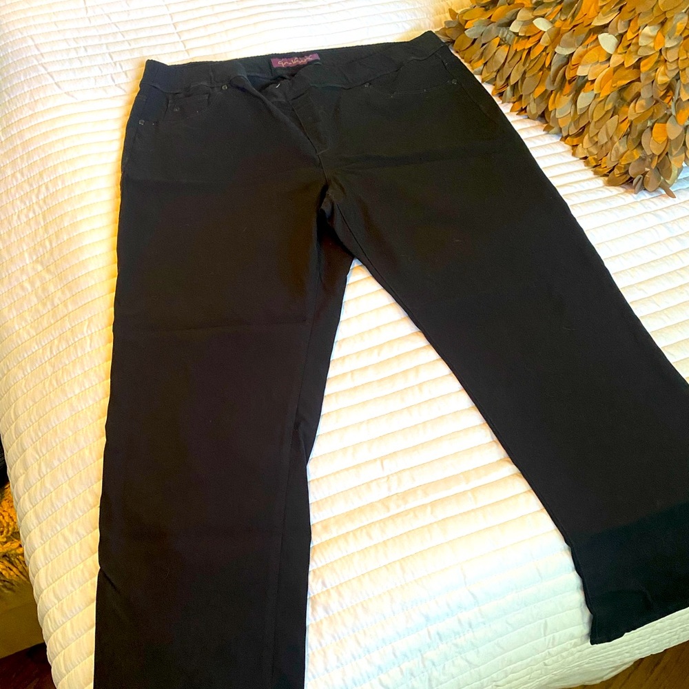Gloria Vanderbilt elastic waist black trousers